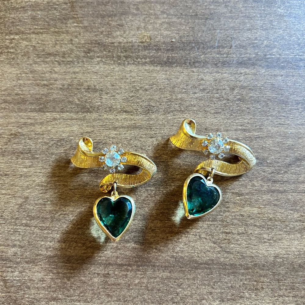 Elegant Gold and Green Heart pins